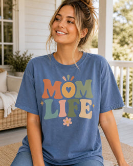 Mom Life Shirt, Cute Mom Tee, Trendy Mama Shirt, Aesthetic Mom Shirt, Retro Mom Graphic Tee, Minimalist Mom Shirt