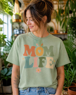 Mom Life Shirt, Cute Mom Tee, Trendy Mama Shirt, Aesthetic Mom Shirt, Retro Mom Graphic Tee, Minimalist Mom Shirt